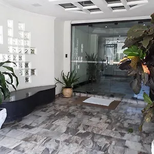 Apartamento ótima Localização, Com Estacionamento, Ar Condicionado, Wi-fi E Netflix! 400 Metros Da Praia!